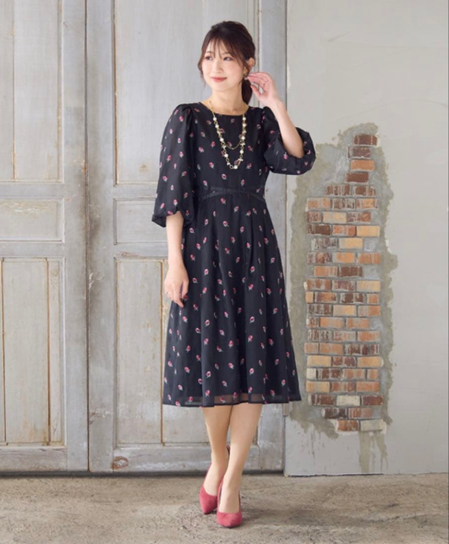 ローズティアラ【美シルエット】つぼみ刺繍ワンピース　ブラック42