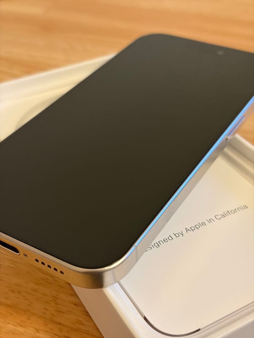 【美品】iPhone 15 Pro ホワイトチタニウム 128GB ケース付き