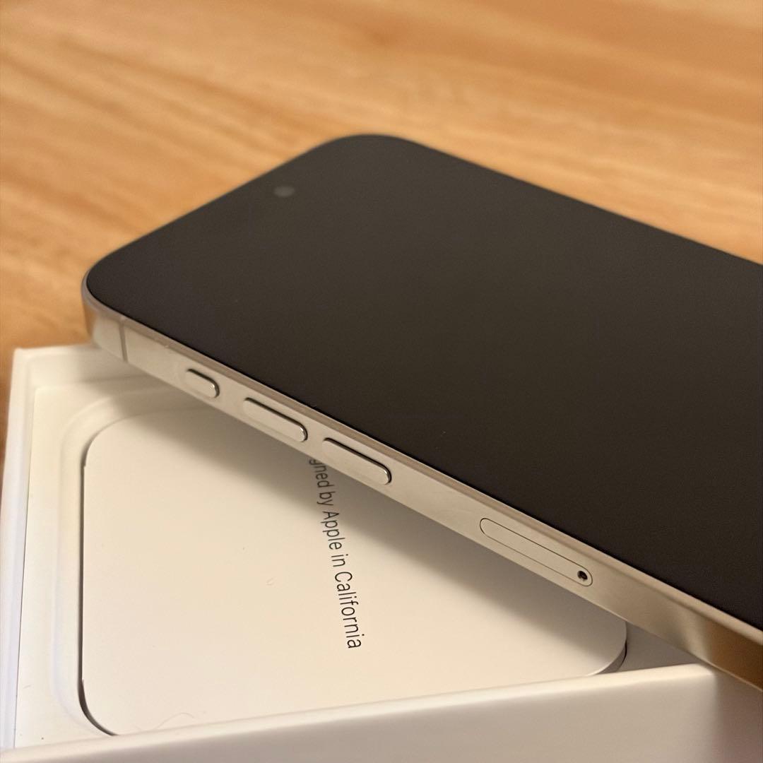 【美品】iPhone 15 Pro ホワイトチタニウム 128GB ケース付き