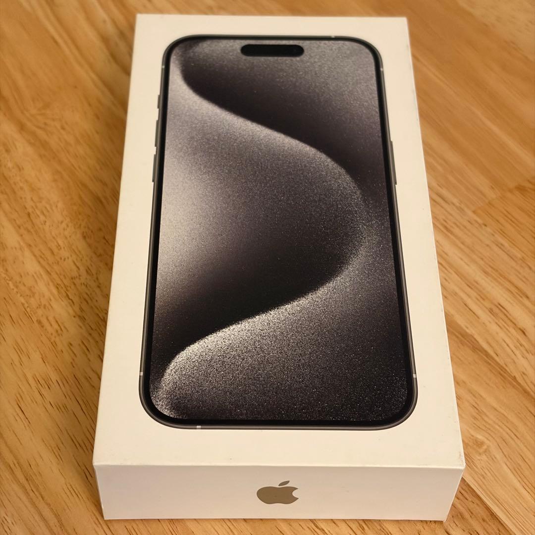 【美品】iPhone 15 Pro ホワイトチタニウム 128GB ケース付き