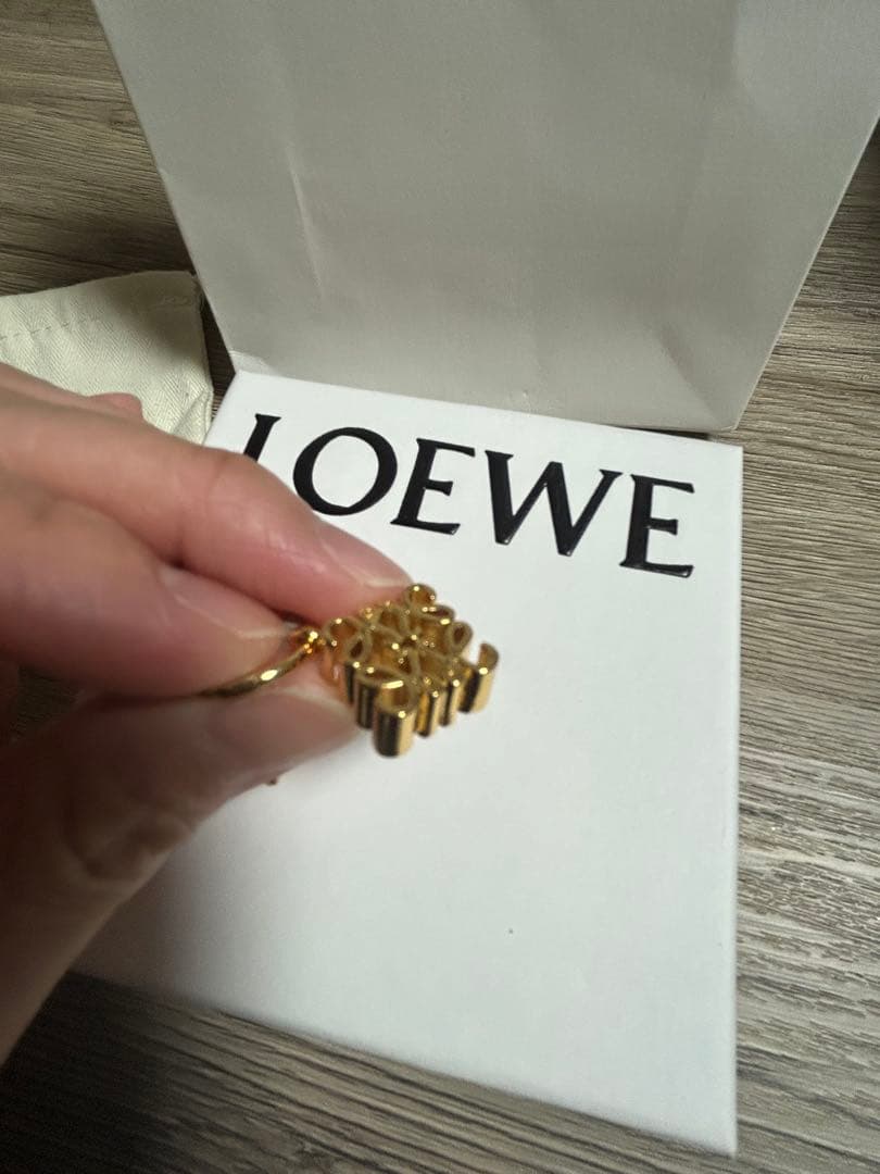 LOEWE ゴールドペンダント ネックレス