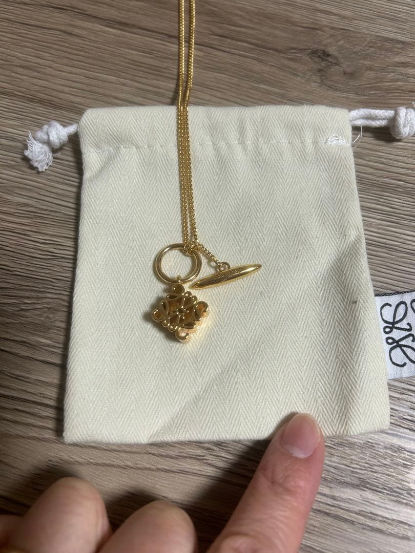 LOEWE ゴールドペンダント ネックレス