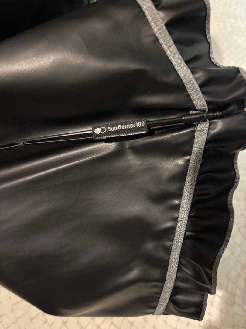 サンバリア100 2段折 フリルフロスト 折りたたみ日傘 グレー