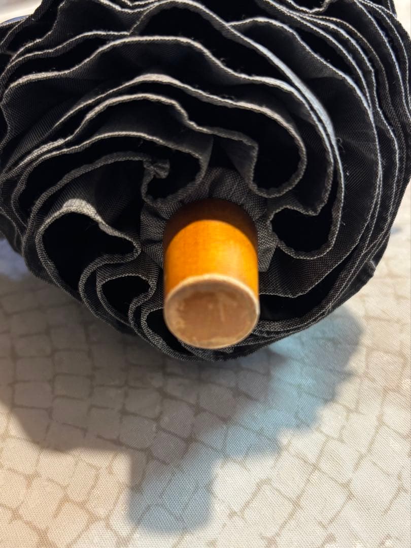 サンバリア100 2段折 フリルフロスト 折りたたみ日傘 グレー