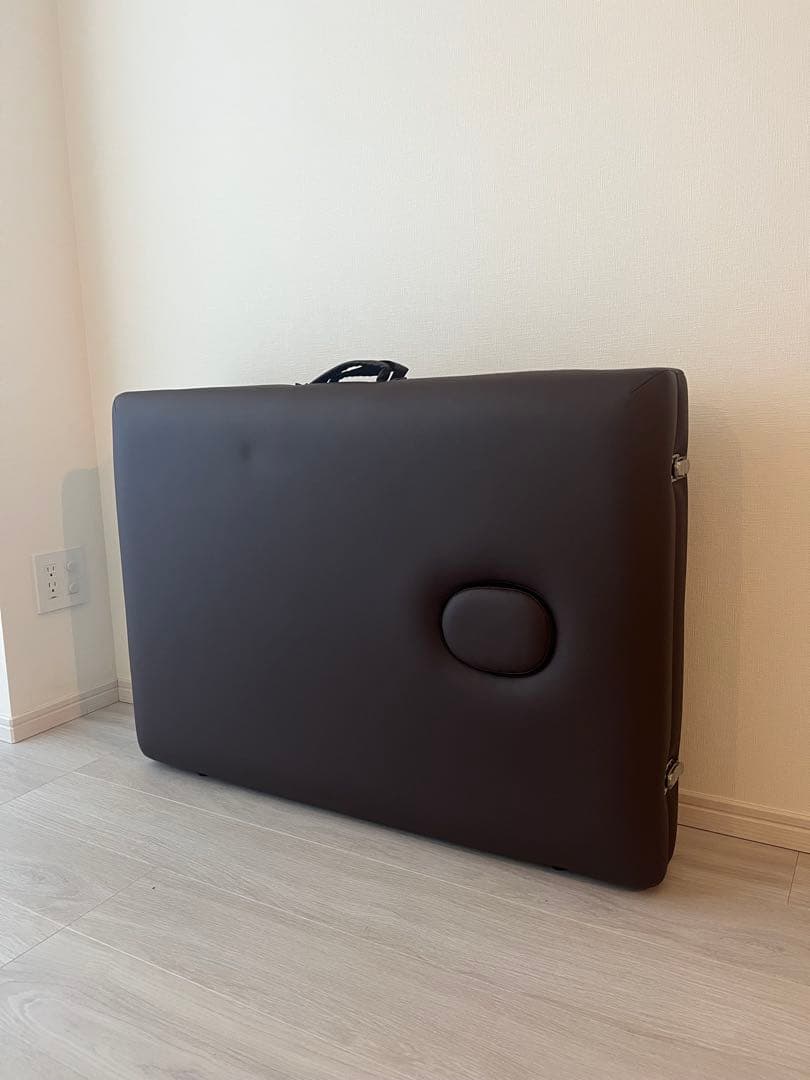 【美品】折りたたみ施術ベッド （キャリーバッグ付）（ダークブラウン）