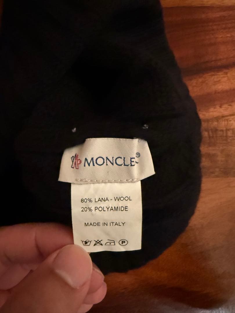 MONCLER ブラック ニット帽 ケーブル編み