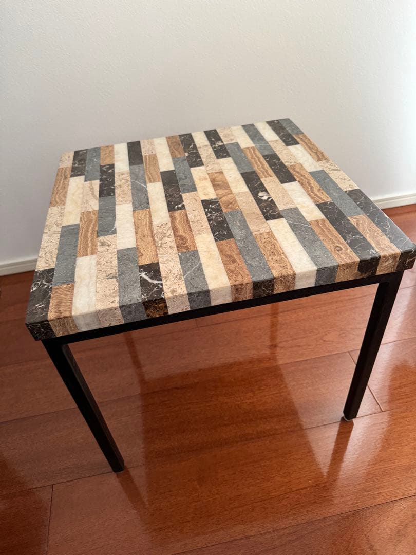 サイドテーブル