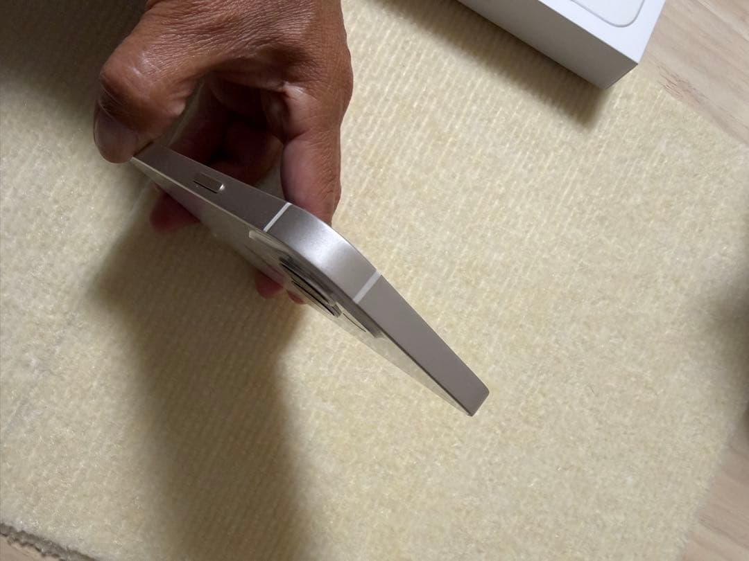 ②Apple iPhone 13 ホワイト 本体