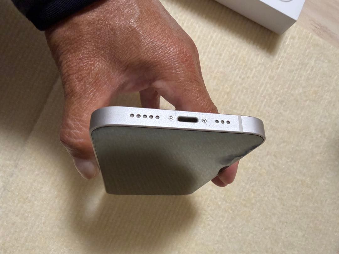 ②Apple iPhone 13 ホワイト 本体