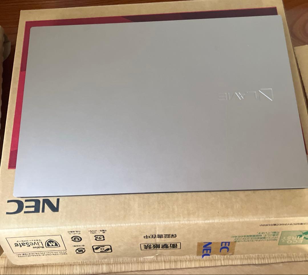 LAVIE NEXT ノートパソコン　15.6インチ美品ＮＥＣ