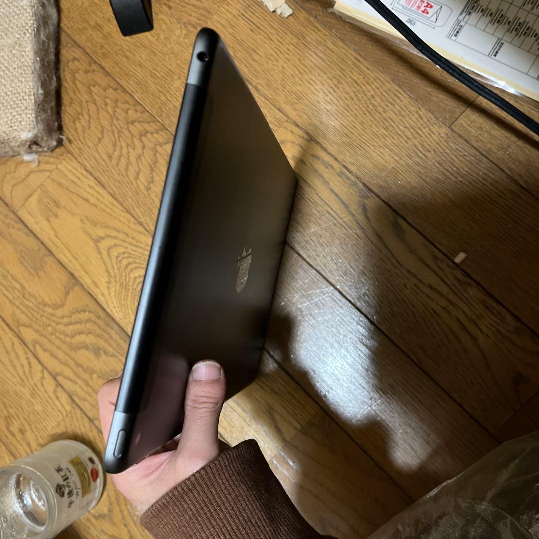 Apple iPad スペースグレー 本体第8世代32GB