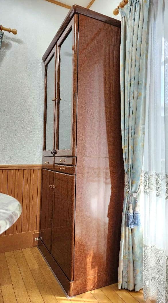 極美品 飾り棚 木製ガラス扉キャビネット キュリオケース ブラウン サイドボード