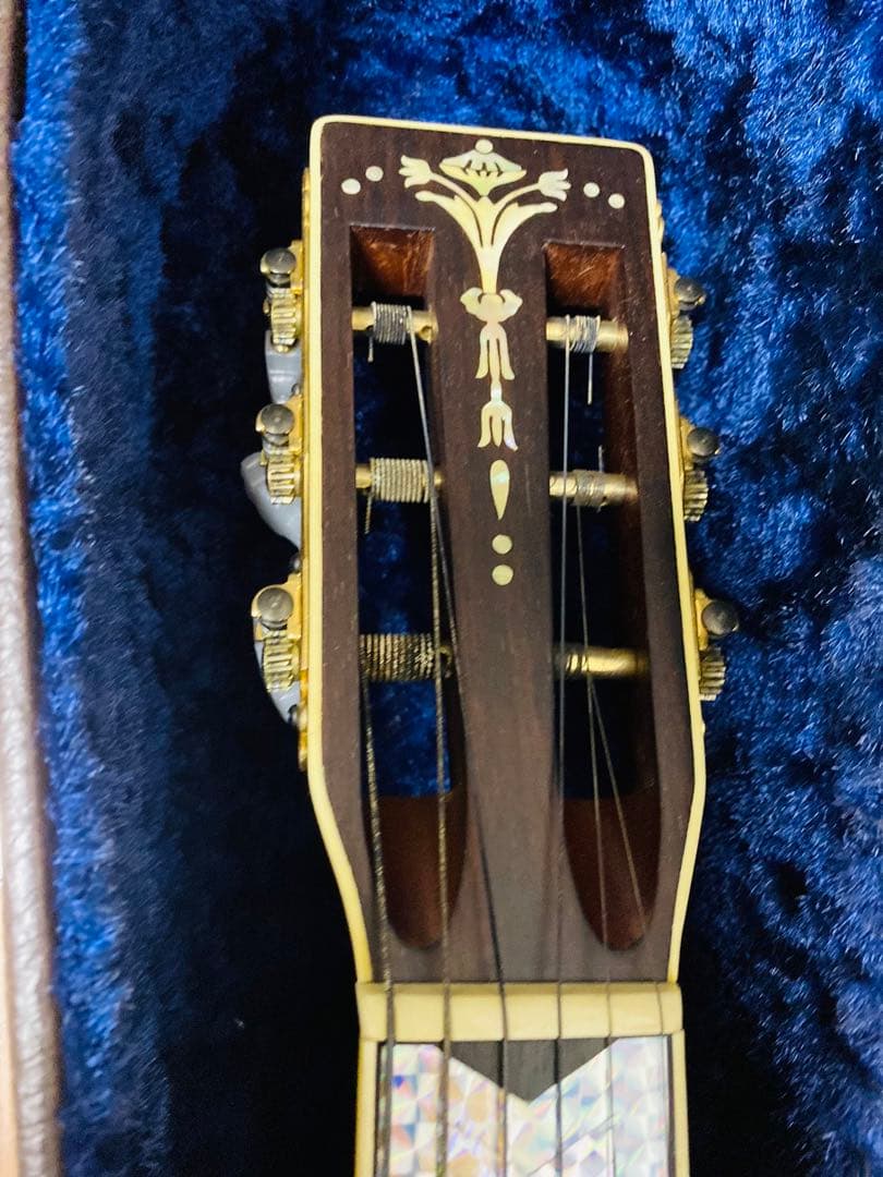 ThreeS Troubadour アコースティックギター 専用ケース付き