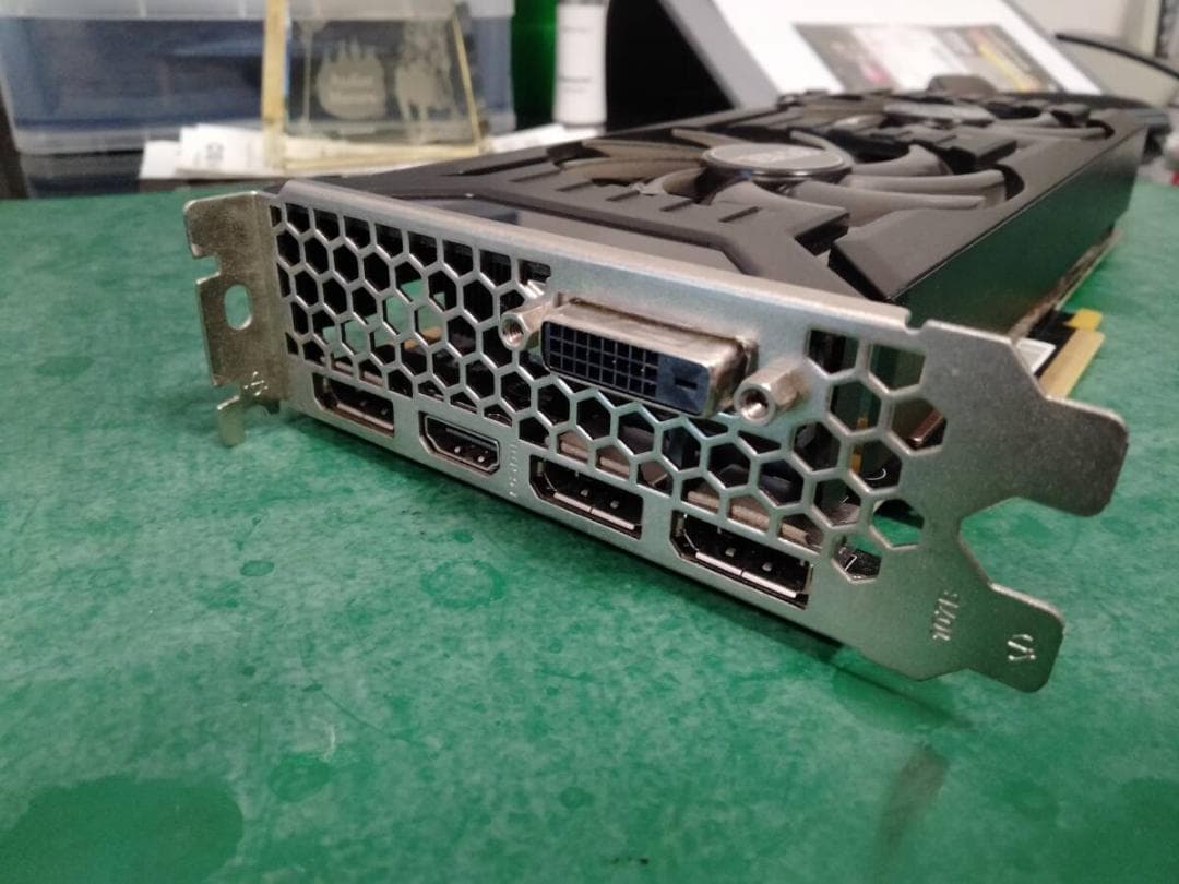 NVIDIA GeForce GTX 1070 Ti 　DUAL 8G