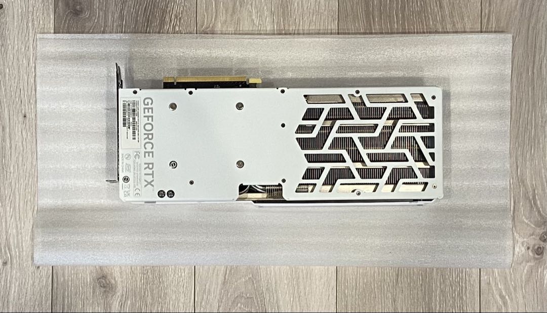 Palit RTX4070Ti Super GP W OC ドスパラモデル