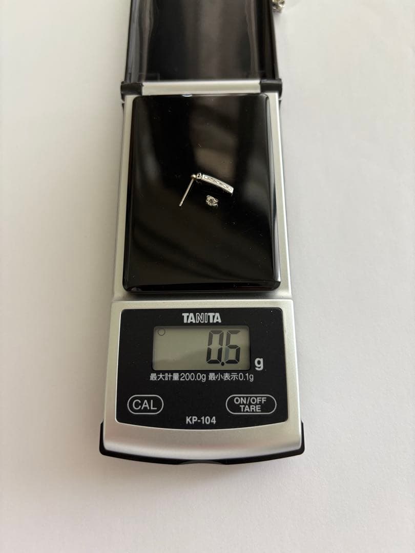 PT900 片耳ピアス　サファイア＆メレと縦長メレ各1点づつ　計2点まとめ
