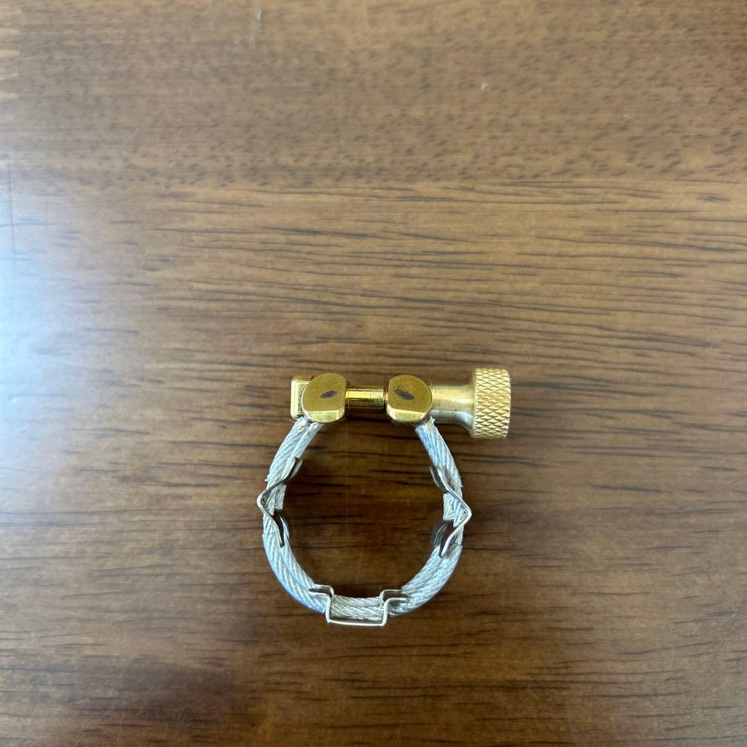 kplumeソプラノサックスラバー用リガチャー　ニッケルシルバー仕上げ