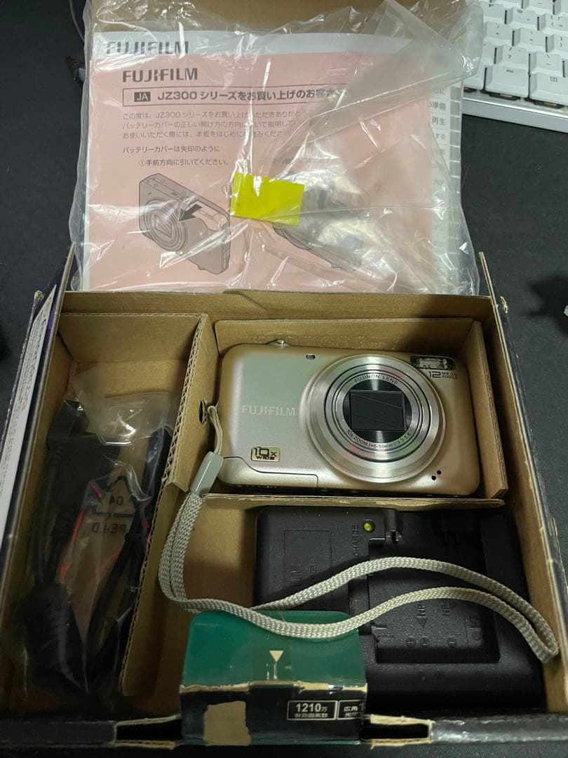 美品　FUJIFILM FINEPIX JZ300 コンパクトデジタルカメラ
