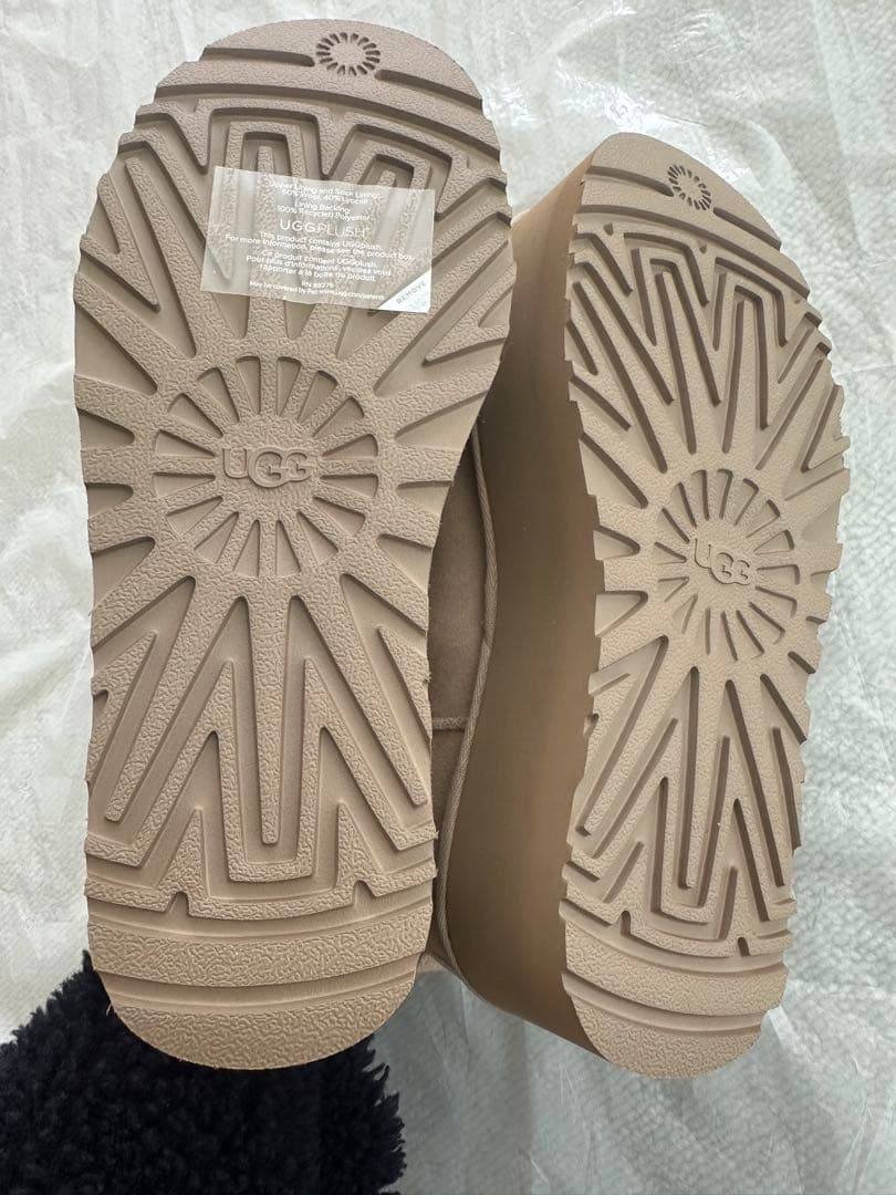 UGG ウルトラミニプラットフォーム 23