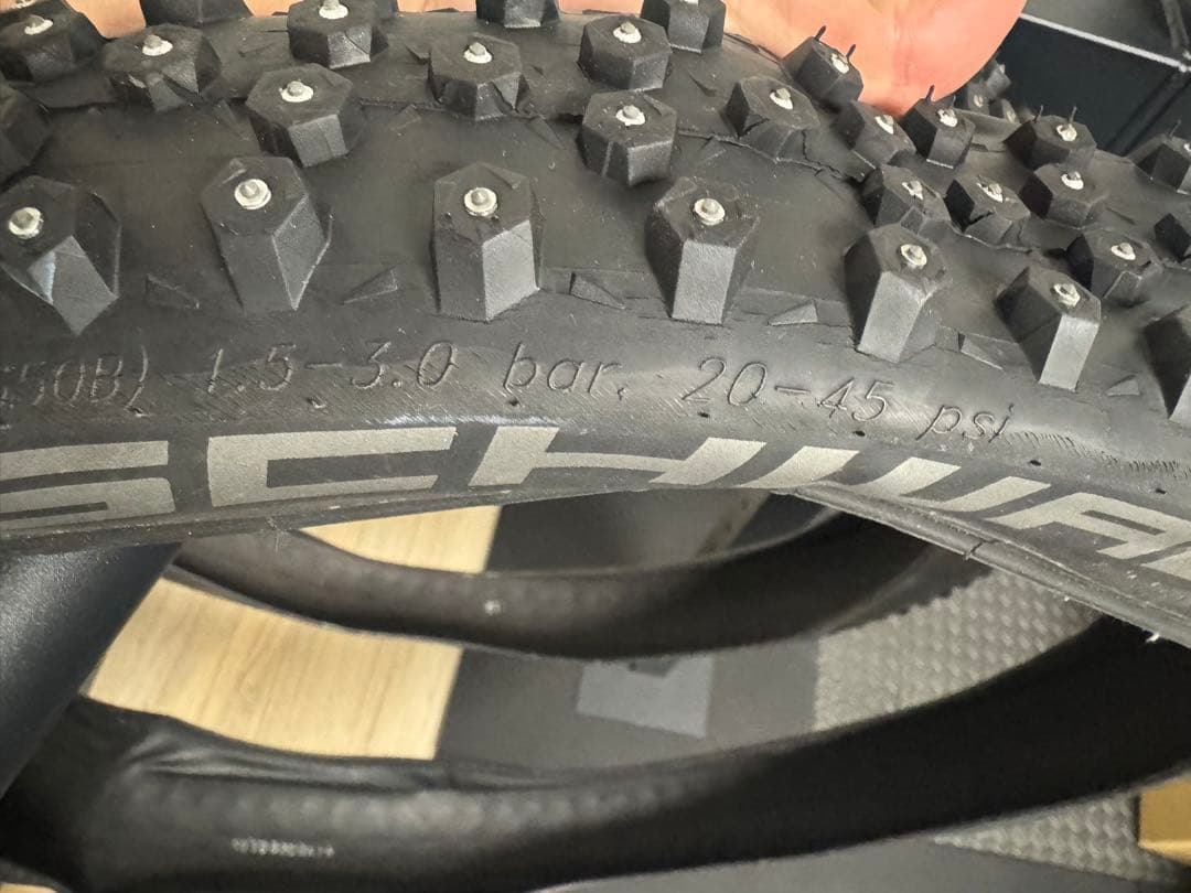 SCHWALBE ICE SPIKER PRO 27.5x2.6　2本セット