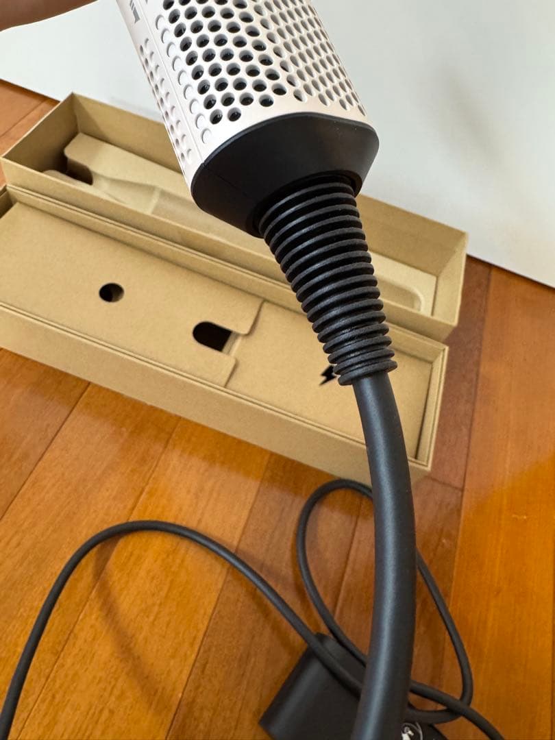 Dyson (ダイソン)ヘアドライヤーAirstrait