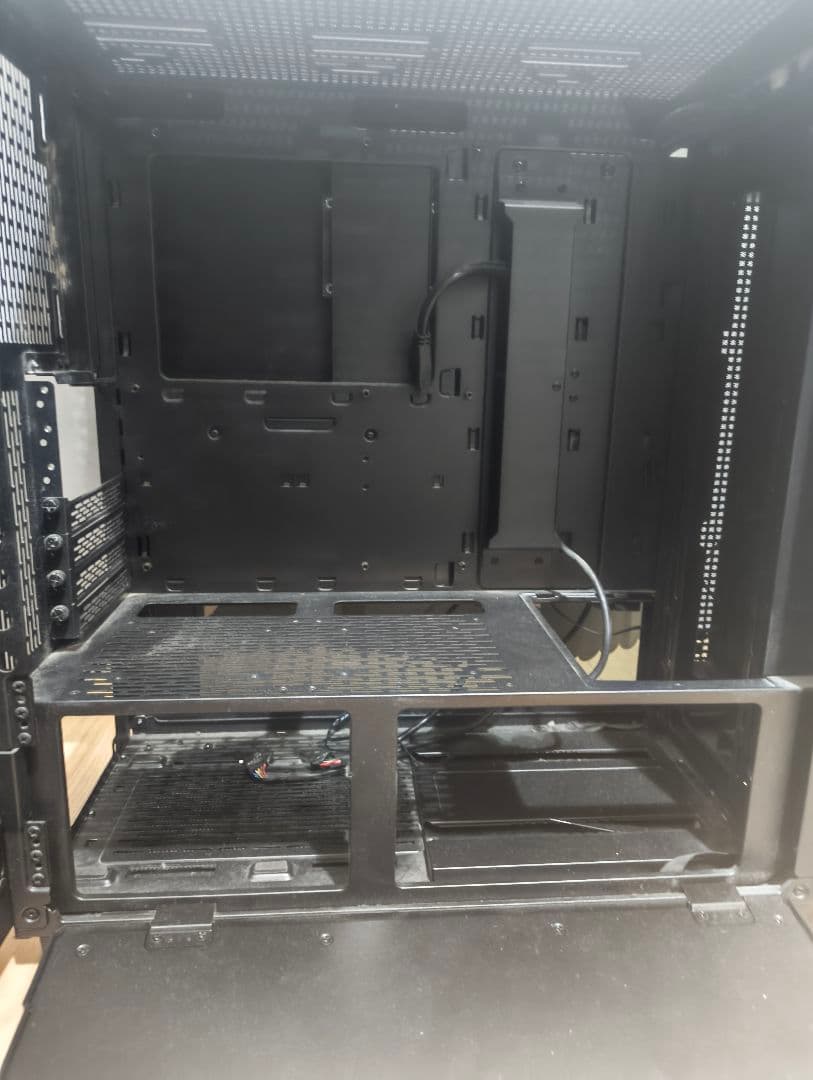 Razer Tomahawk ATX 強化ガラス PCケース ブラック　送料込