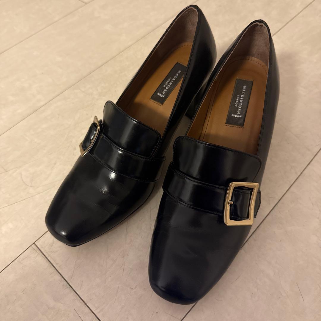 【マッキントッシュ】バックルモチーフパンプス