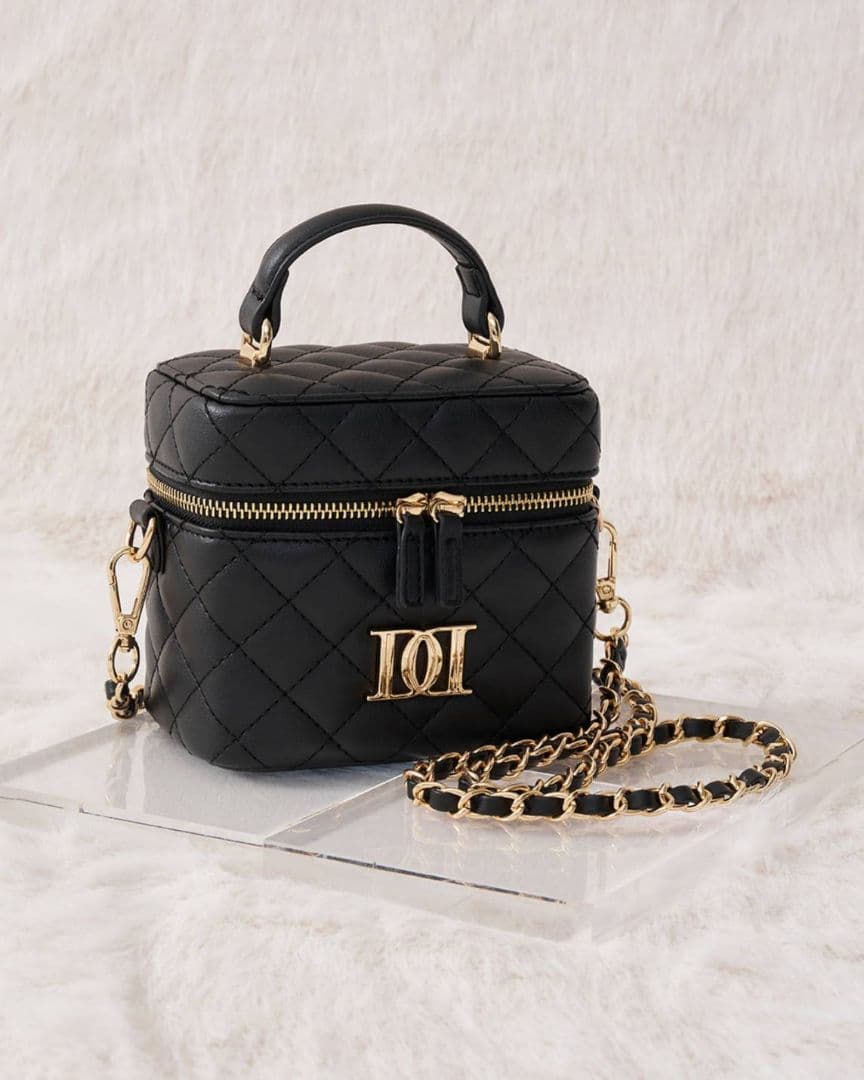 ダーリッチ キルティングスクエアミニバッグ 黒 バッグ