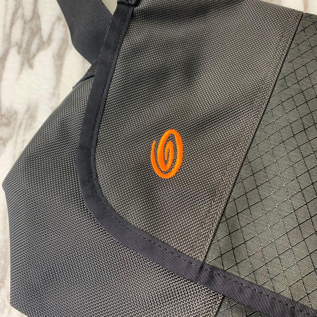 美品 TIMBUK2 メッセンジャーバッグ S ブラック オレンジ 渦巻き刺繍