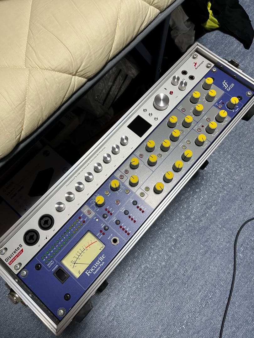 ギターマン　focusrite ISA220 チャンネルストリップ