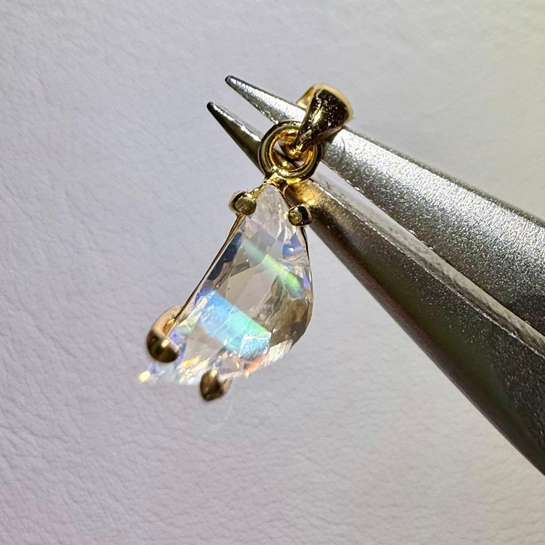 k18gp レインボームーンストーン　マダガスカル産　ペンダントトップ　月