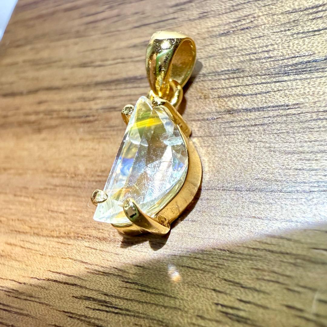 k18gp レインボームーンストーン　マダガスカル産　ペンダントトップ　月