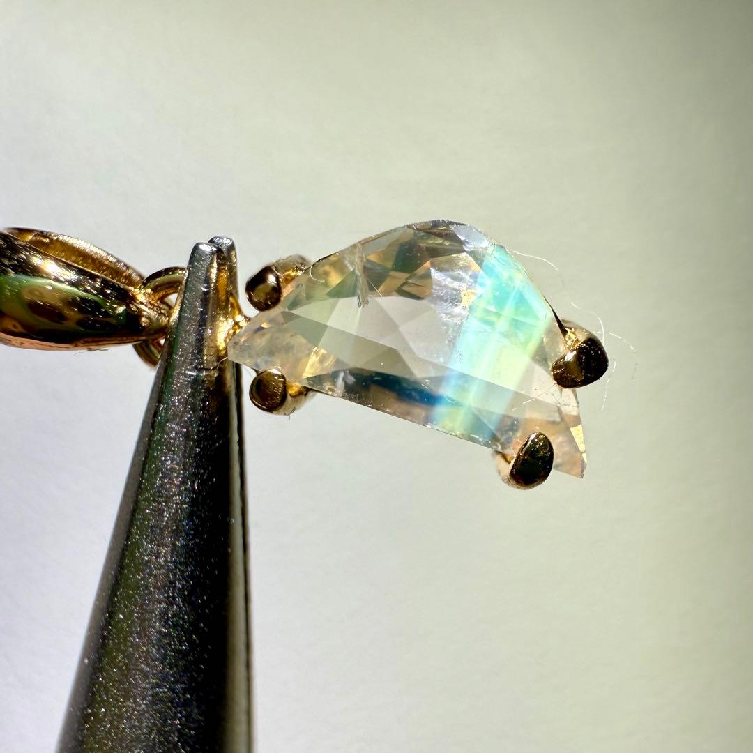 k18gp レインボームーンストーン　マダガスカル産　ペンダントトップ　月