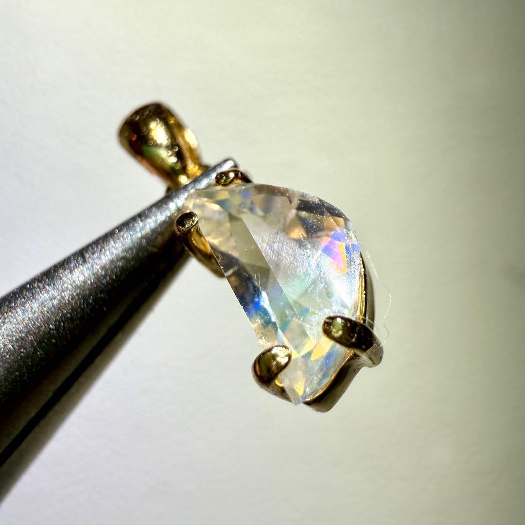 k18gp レインボームーンストーン　マダガスカル産　ペンダントトップ　月