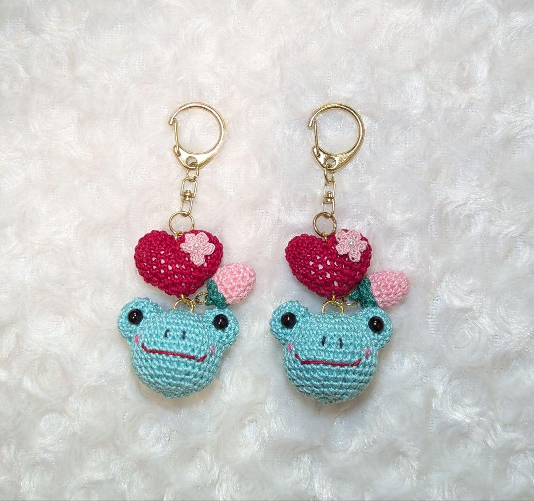 【専用】あみぐるみキーホルダー(ハートといちご付き)