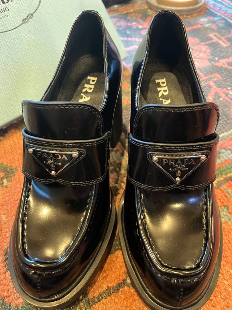 PRADA ブラックレザー ローファー 高ヒール