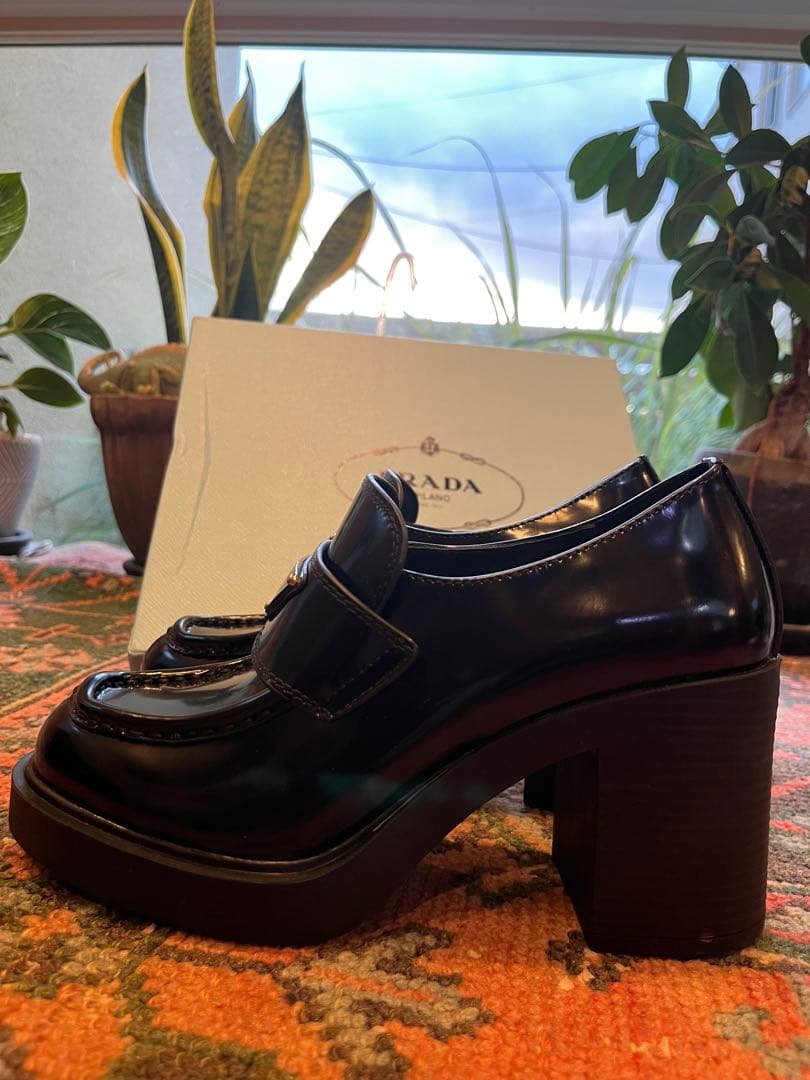 PRADA ブラックレザー ローファー 高ヒール