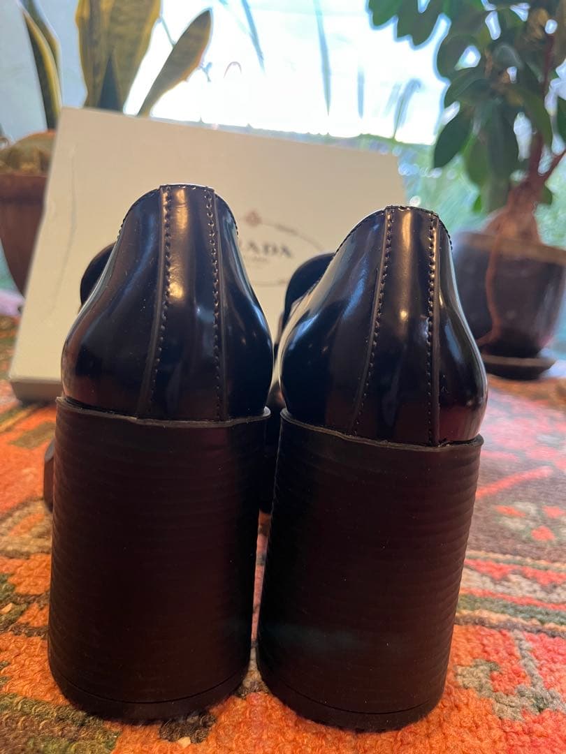 PRADA ブラックレザー ローファー 高ヒール