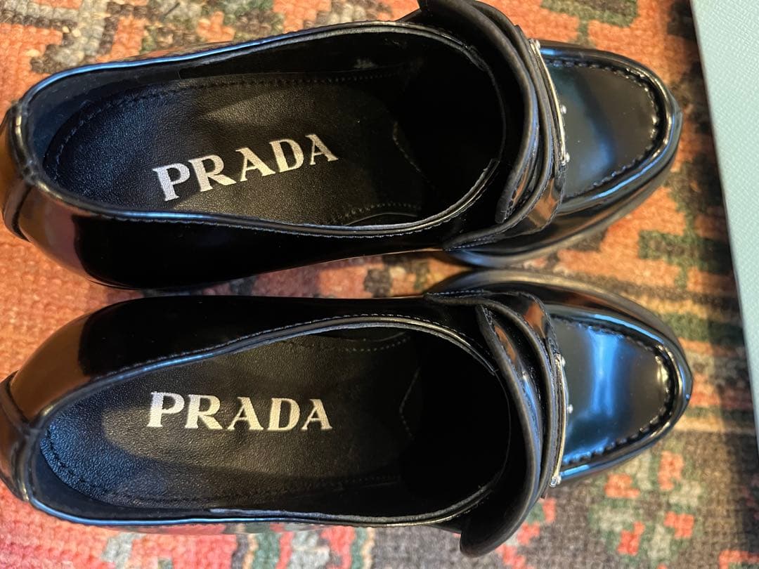 PRADA ブラックレザー ローファー 高ヒール
