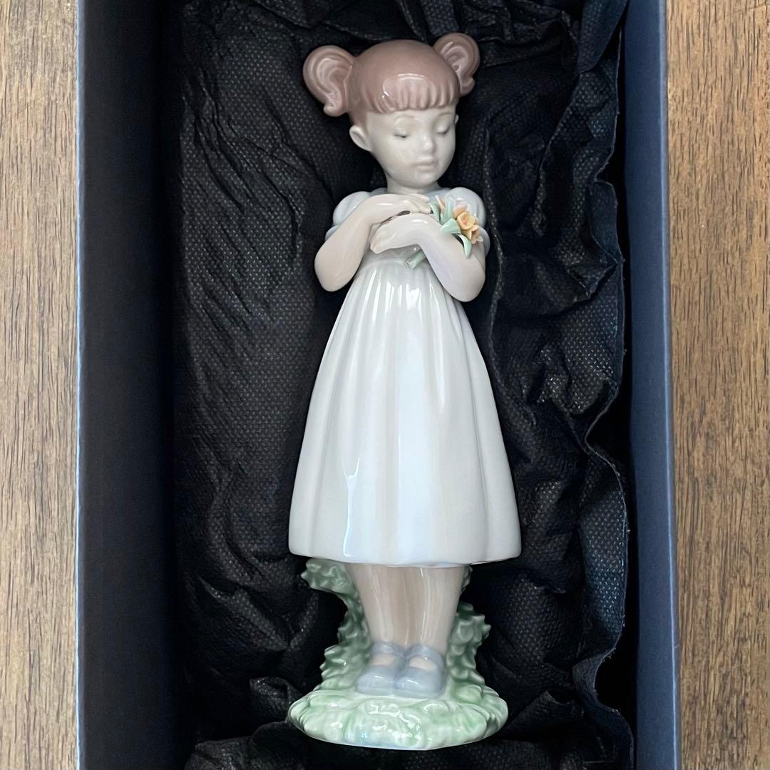 良太です。リヤドロ　「素敵なお花」 新品未使用