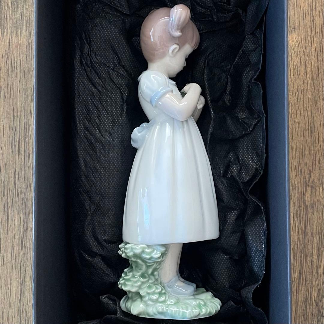 良太です。リヤドロ　「素敵なお花」 新品未使用