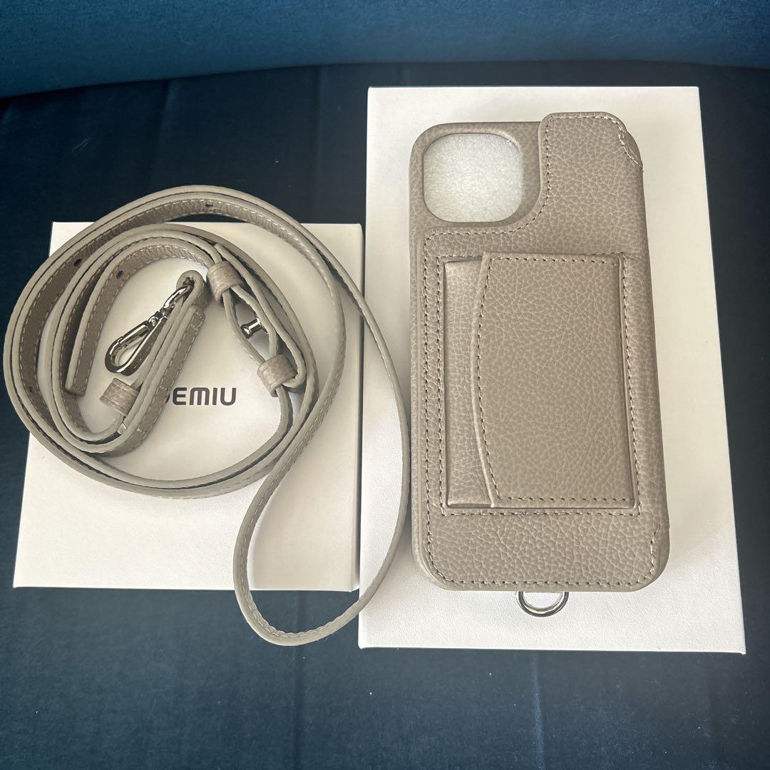 【DEMIUPOCHEチャコール革巻きiPhone14 チャコールストラップ付き