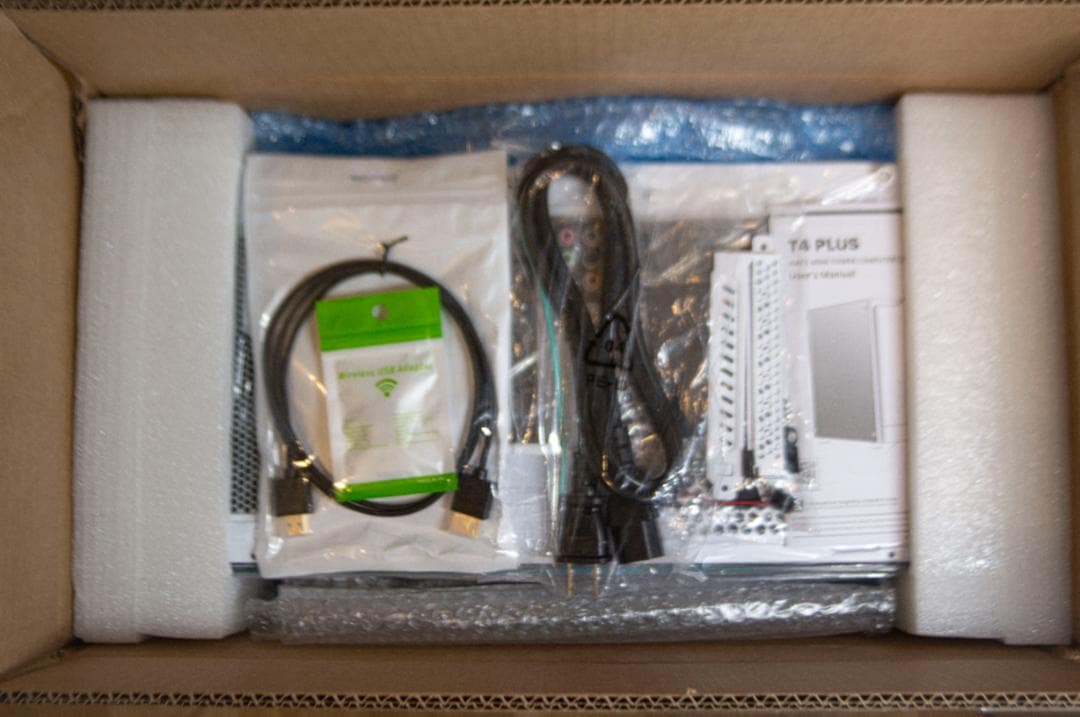 白ゲーミングPC i7-4790 / GTX1060 / SSD512GB