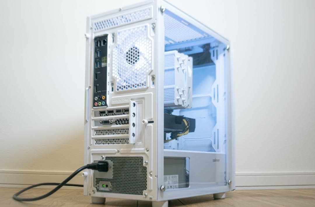 白ゲーミングPC i7-4790 / GTX1060 / SSD512GB
