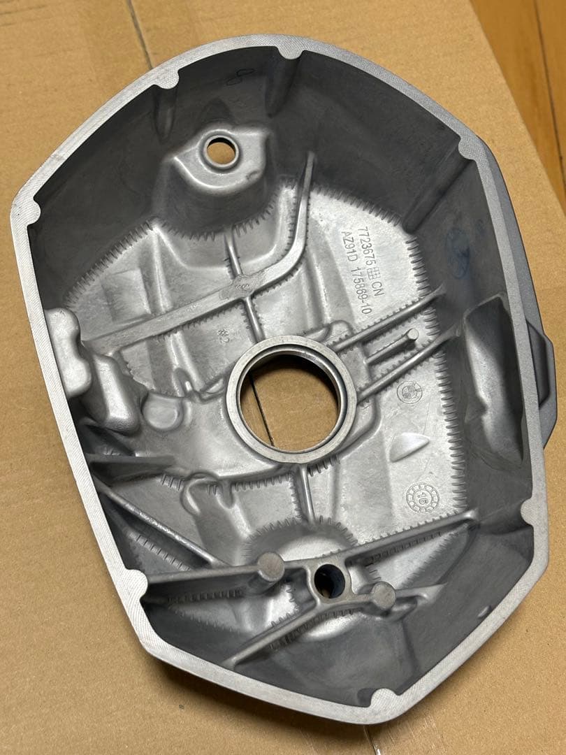  RNINET エンジンヘッドカバー左側