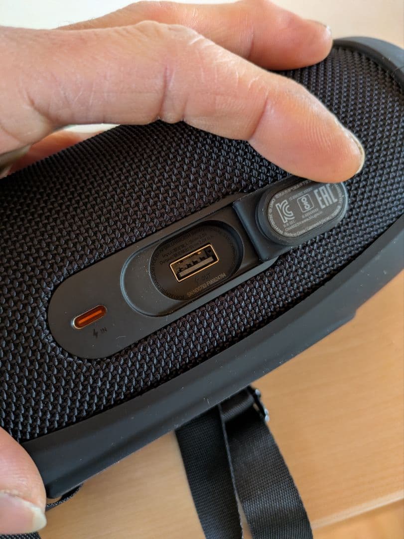 美品JBL ワイヤレススピーカーCHARGE5 ブラック