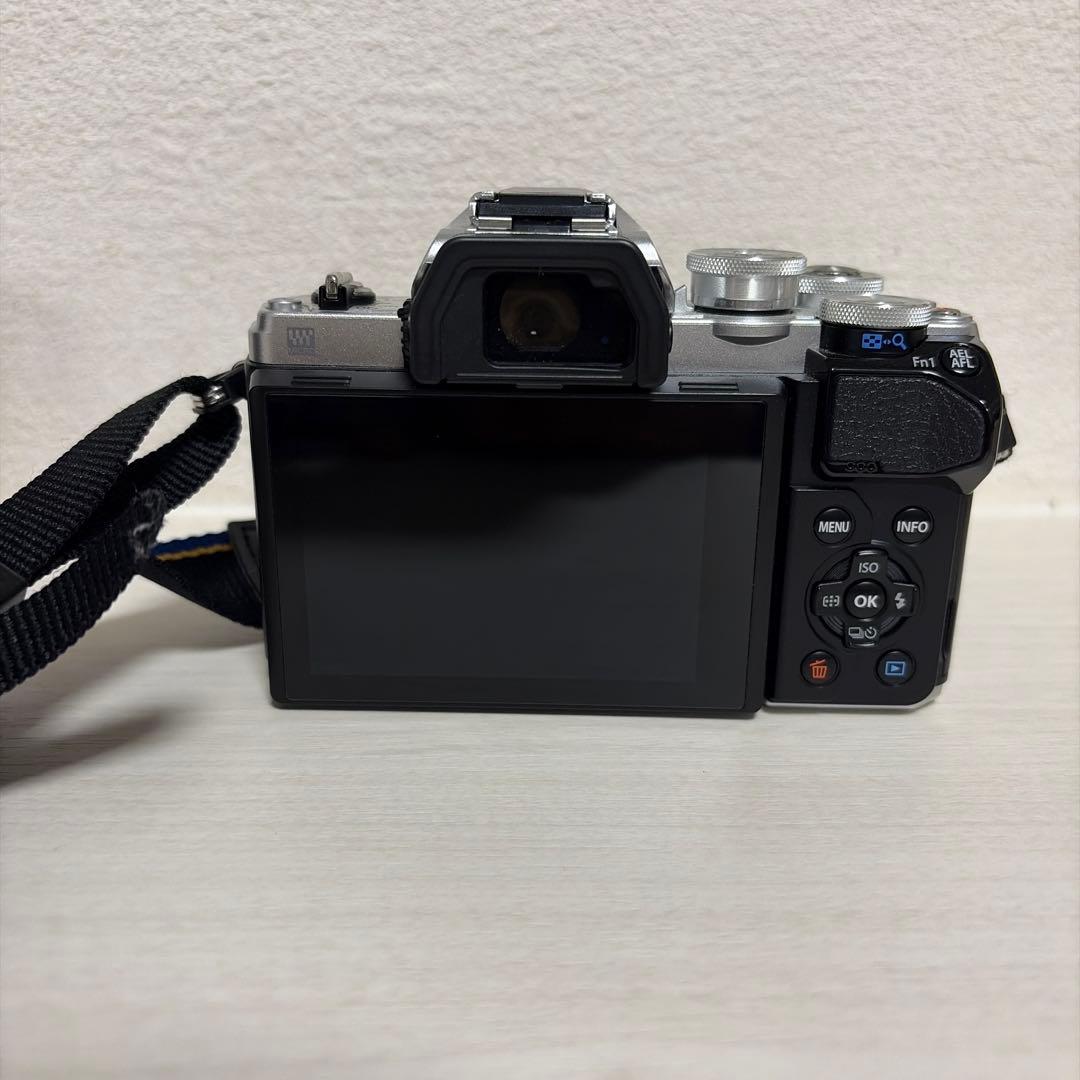 本日のみ値下げ！OLYMPUS OM-D E-M10 MarkⅢ 付属レンズ付き