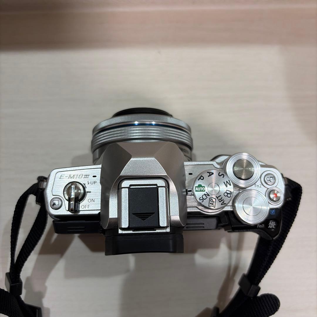 本日のみ値下げ！OLYMPUS OM-D E-M10 MarkⅢ 付属レンズ付き