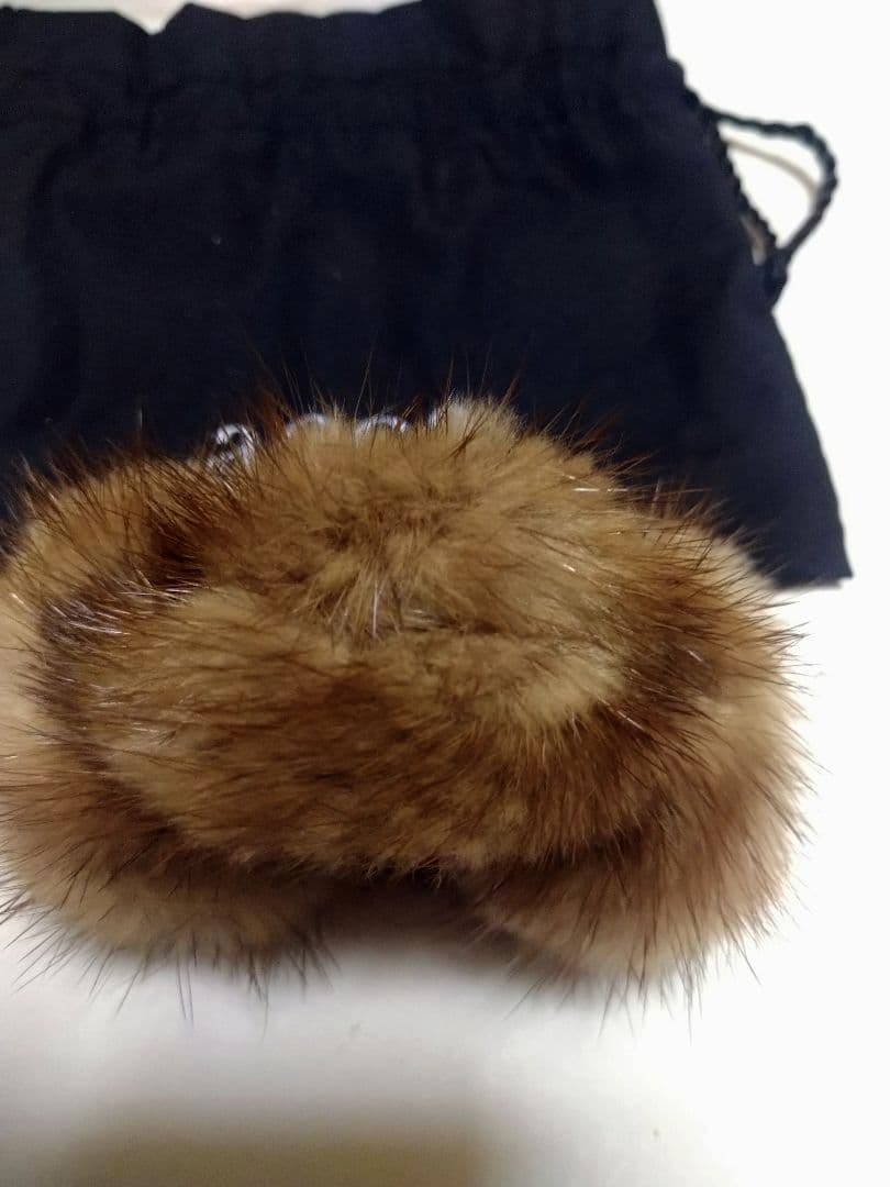 ファー付きブラウンヘアクリップ