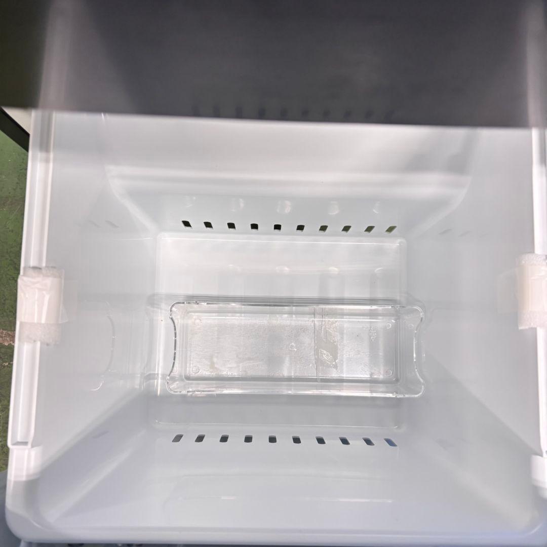 681 ヤマダセレクト冷蔵庫　100L強　右開き　小型　一人暮らし　2ドア　黒色